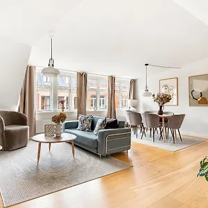 Sanders Leaves - Precious Two-bedroom Penthouse In Downtown Apartment Copenhagen